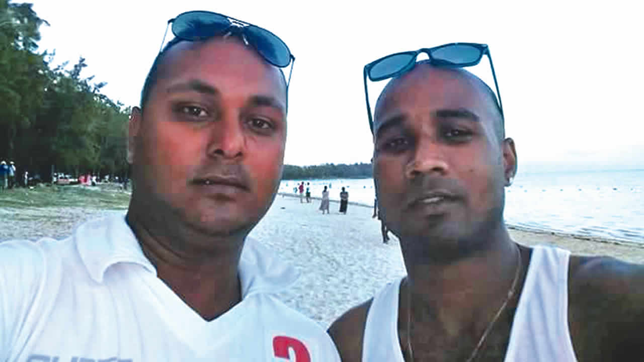 Les constables Arvind Hurreechurn et Gary Bruneau Gopaul