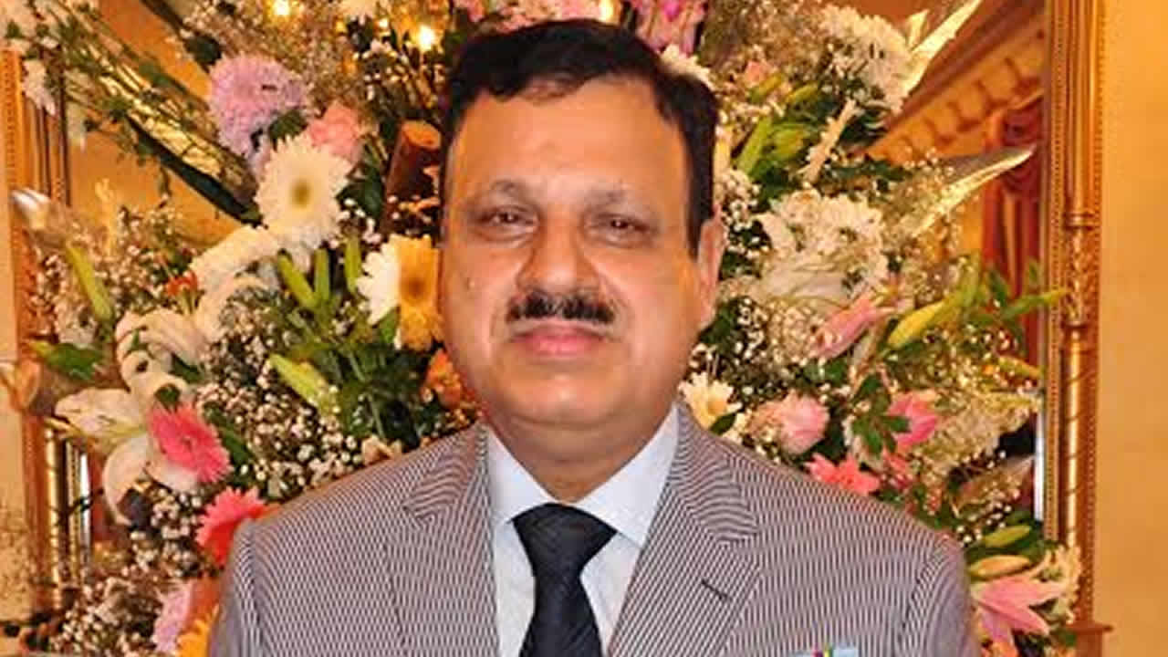 Dr Mukesh Sooknundun