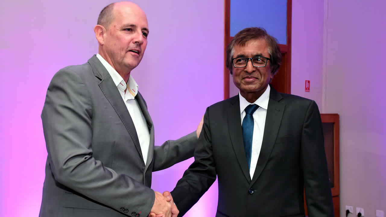 Jean-Michel Pitot et Anil Gayan