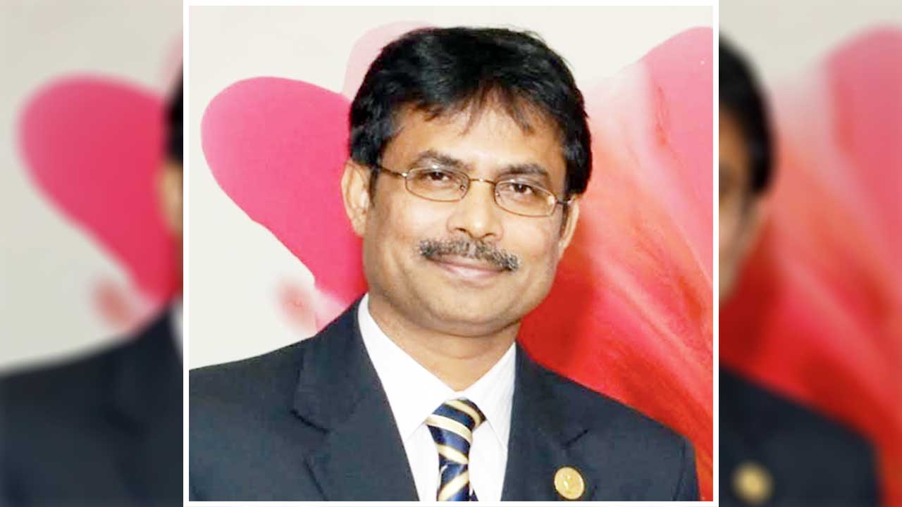 Bagooaduth Kallooa: “Our health system is dominated by the medical profession”