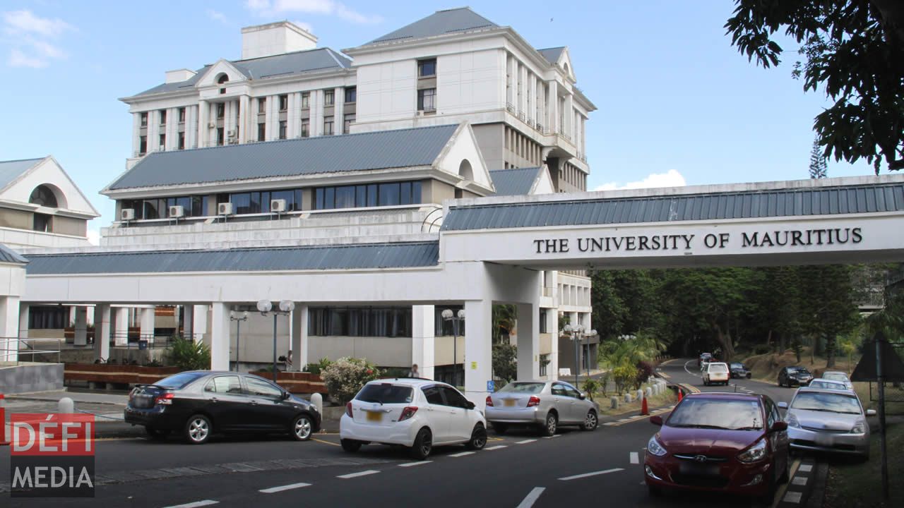 Les étudiants en dernière année de licence ou de maîtrise devront se présenter aux examens en juin.