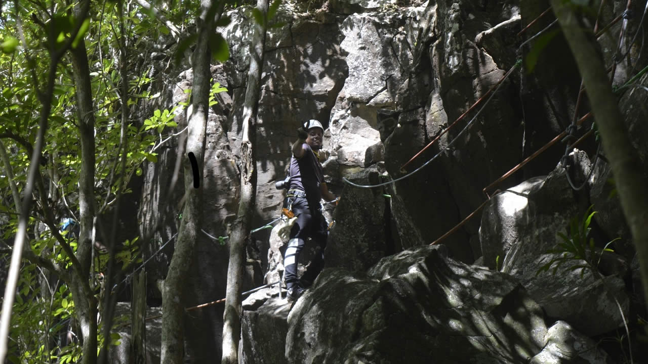 La Via Ferrata est une activité dédiée aux personnes prêtes pour des aventures palpitantes.