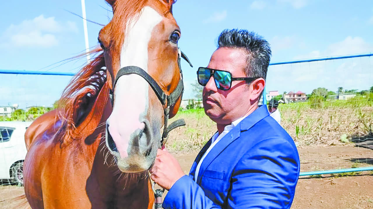 Pour lui, s’éloigner de ses chevaux n’est tout simplement pas envisageable.