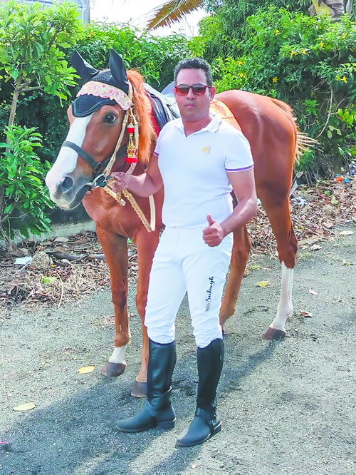 Il organise régulièrement des événements pour faire découvrir le monde fascinant des chevaux.