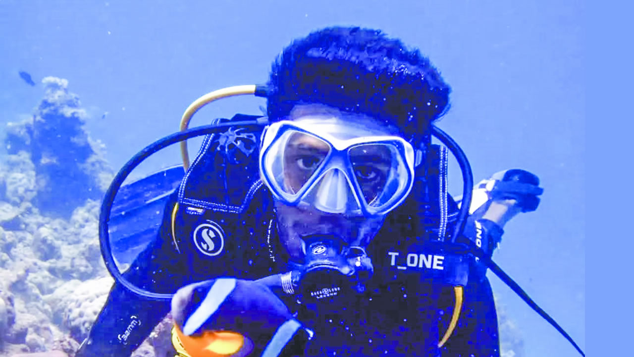 Maneesh Lungar est un instructeur de plongée âgé de 23 ans.