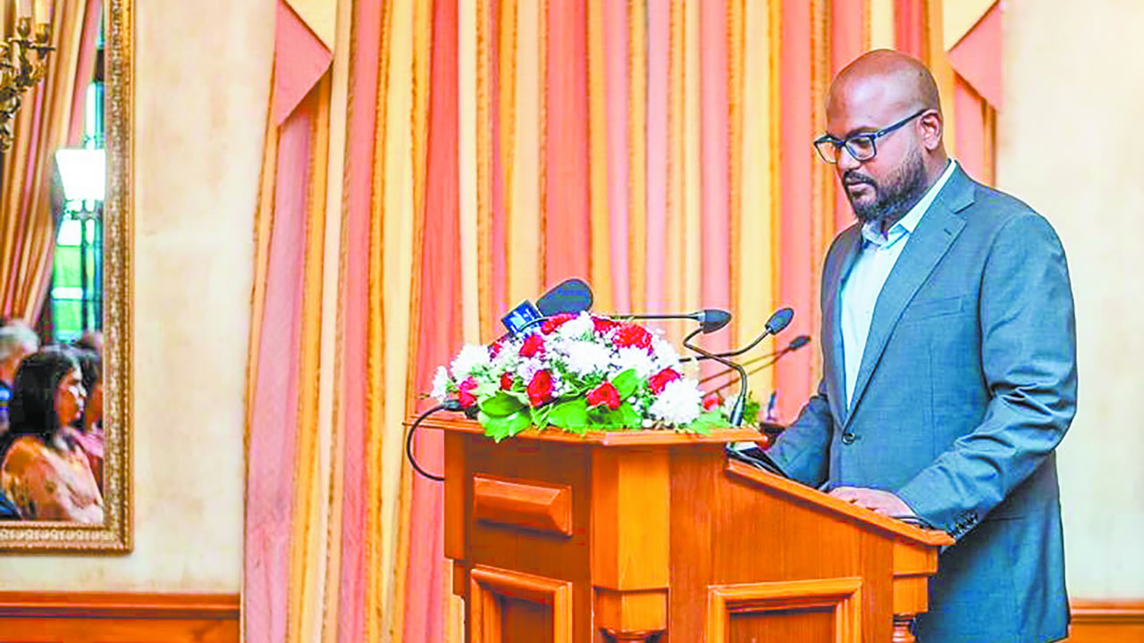 Il a prêté serment comme Junior Minister à la Sécurité sociale le 22 novembre 2024.