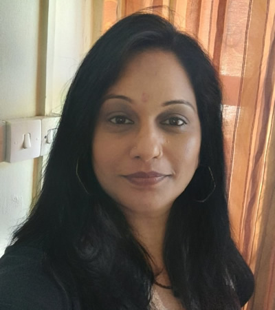 Amita Boolauky, rectrice du Royal Holloway College.