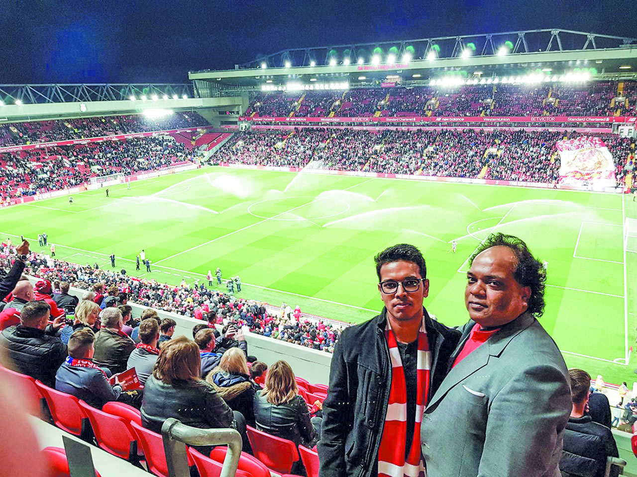 Kaviraj Sukon et son fils cadet Siddharth sont tous deux des fans inconditionnels de Liverpool.