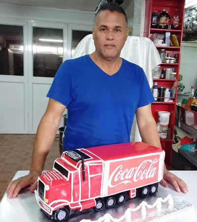 Il a remporté plusieurs médailles et trophées au cours de sa carrière.