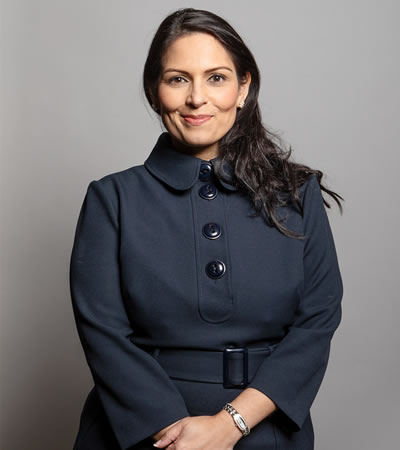 Dame Priti Patel, Secrétaire d’État des Affaires étrangères du cabinet fantôme conservateur, dénonce une « capitulation » face à Maurice.