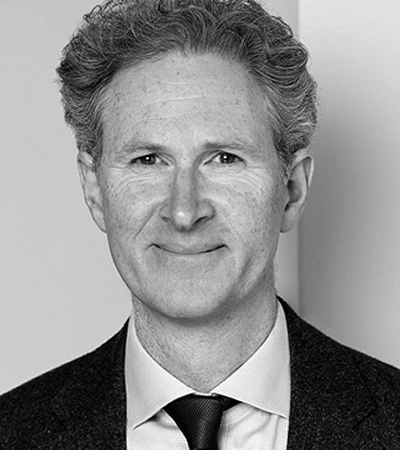 Me Guy Vassall-Adams, (K. C.), représente Pravind Jugnauth  et ses colistiers.