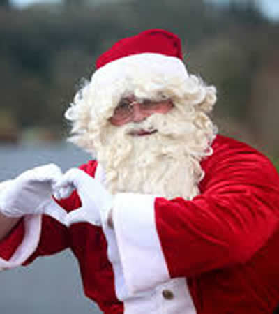 Le Père Noël promet une entrée spectaculaire.