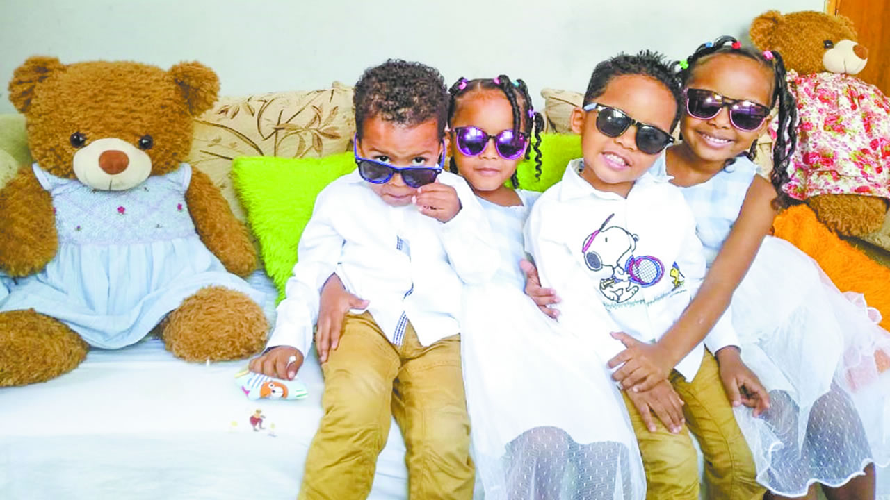 Jénelle et Jénellia, Jayce et Jayden : quatre enfants unis par une complicité sans faille.