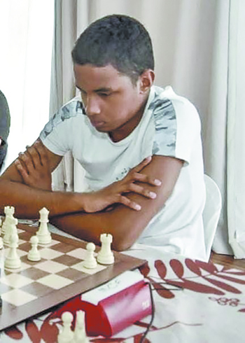 Les échecs, explique-t-il, apprennent notamment la patience et la concentration.