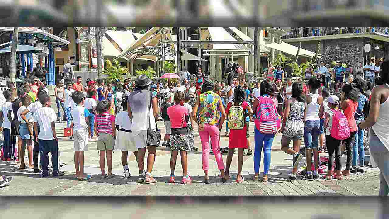 Kolektif Drwa Zanfan Morisien: Symbolic march for Children’s Right