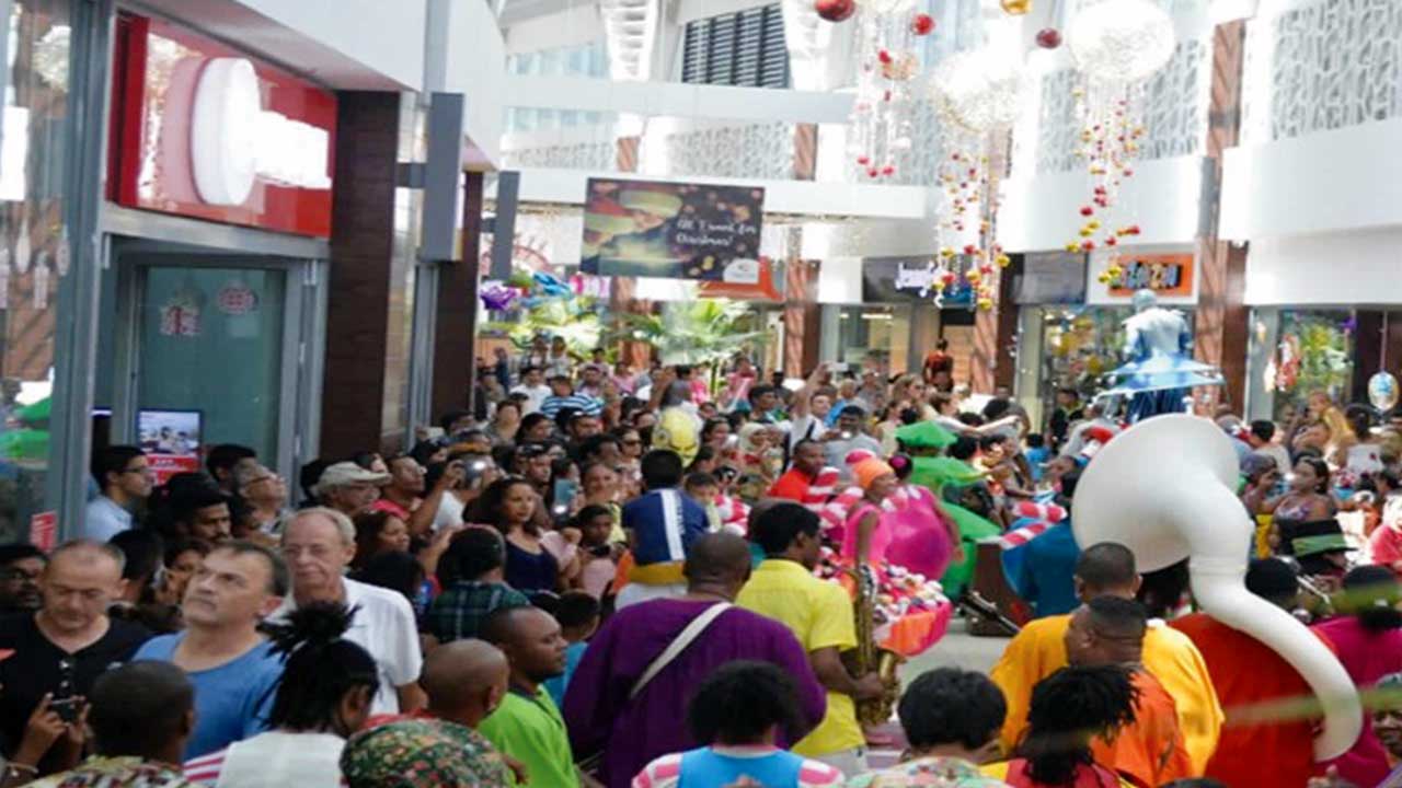 Youth debate: Late night shopping in Mauritius