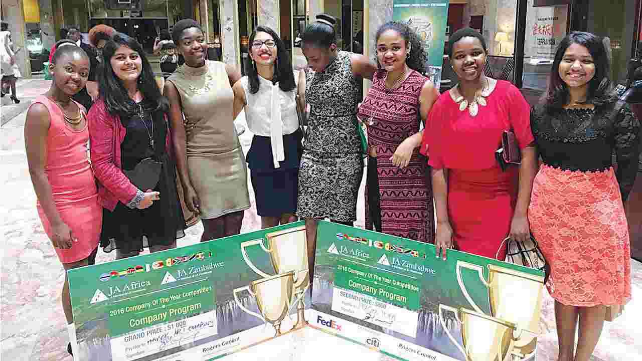 Mauritius Team and the representatives of Team Swaziland.