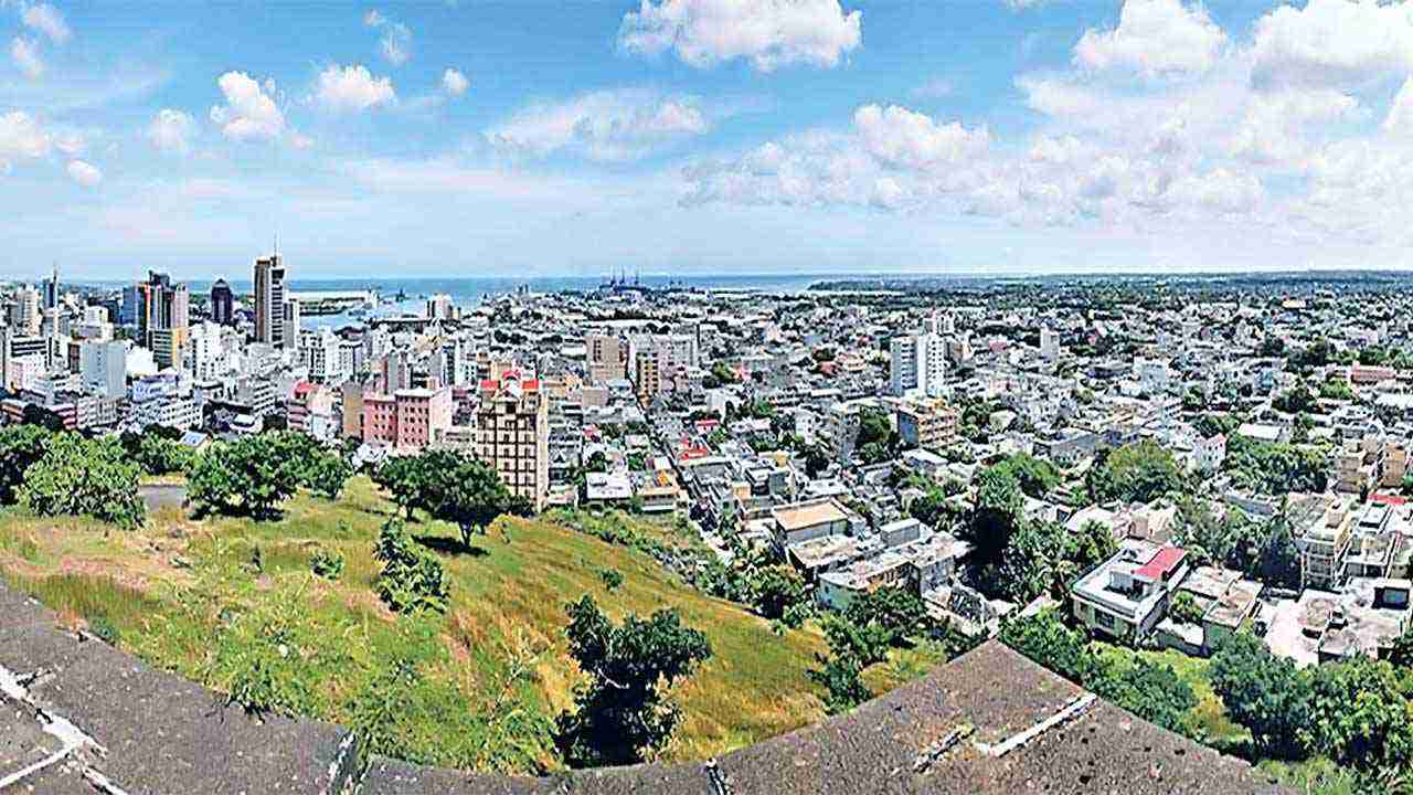 Economic puzzle: Investments trapped in bearish territory