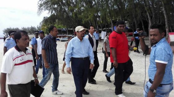 [Audio] Envahissement du littoral : visite surprise de Soodhun sur les plages du Nord