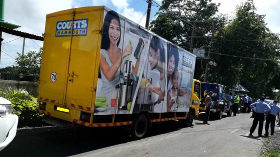 Couvre feu : Courts Mammouth met neuf camions et trois vans à la disposition du PMO