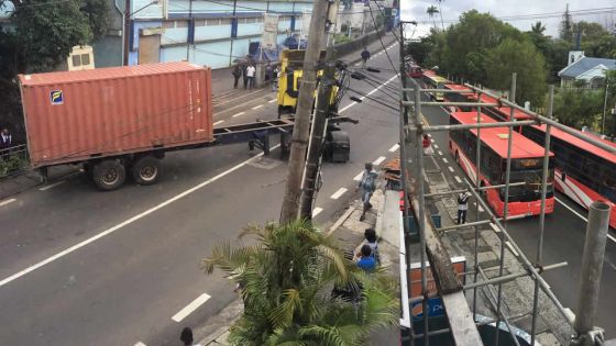 Phoenix : un poids lourd cause un embouteillage monstre