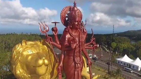 Au Ganga Talao : Consécration de la statue géante de la déesse Durga