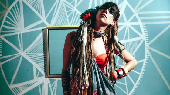 Mode : Incursion dans l’univers décalé de Gaëlle Bazire