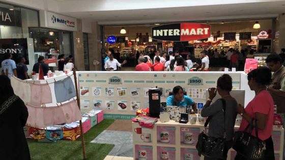 Période de fin d’année : comment les grandes surfaces se préparent-elles pour faire le plein de clients ?