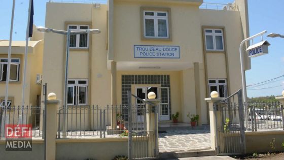 Trou-d'Eau-Douce : voyant la police, un ado abandonne son butin