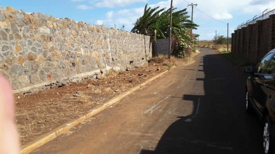 Mur bâti sur un passage commun : quel est le pouvoir d’action de la mairie ?