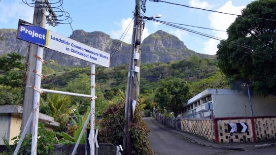 Un chantier à Chitrakoot contre le glissement de terrain