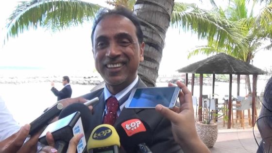 Main dans la main avec Bhadain ? Pas sûr, plaisante Beekarry