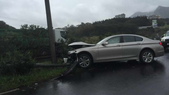Réduit: une voiture de la VIPSU fait une sortie de route