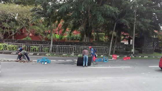 À Phoenix : des caisses de bière tombent sur la route