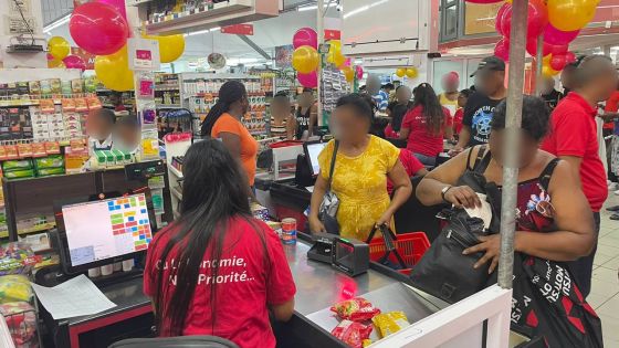 Consommation : rebond dans les grandes surfaces, morosité dans les petites