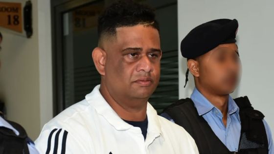  Gro Derek : « Mo mintenir mo linosans »