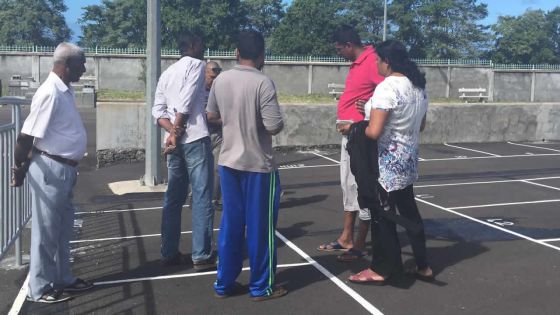 Rivière-des-Anguilles: des marchands ambulants contestent leur relogement