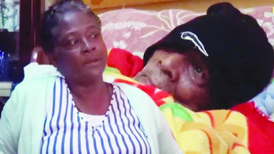 Appel à solidarité : À 58 ans, elle s’occupe de son père de 86 ans 