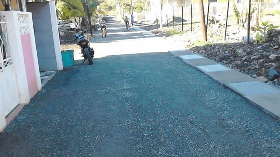 Fond-du-Sac : non-asphaltage de routes et absence de lampadaires décriés