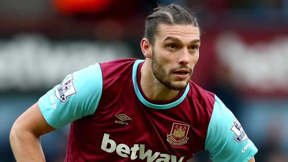 West Ham: Carroll, victime d'une tentative de vol à main armée, «va bien»