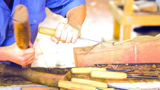 Ébéniste et garagiste très tapageurs