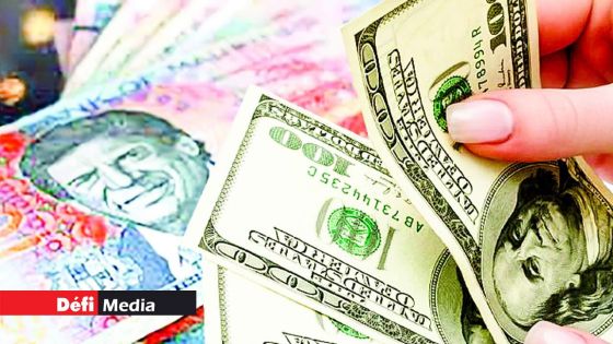 Marché des changes : la roupie a perdu 4,9 % face au dollar en cinq mois 