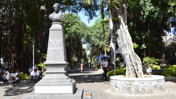 Scène d’une rare violence à Port-Louis : elle agresse un policier et se met à moitié nue 