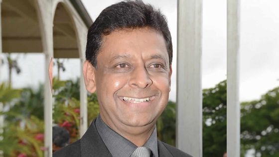 Gestion des collèges privés critiquée : les appels au départ du directeur de la PSEA de plus en plus pressants