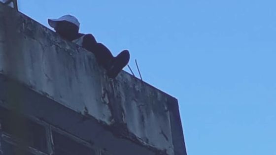 Alors qu’il s’apprêtait à se jeter du 5e étage d’un immeuble : Gérald sauvé in extremis par Nawaz Noorbux