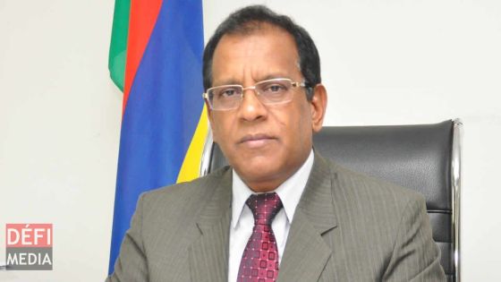 Hausse des prix des carburants : «Nous ne pouvons faire autrement», réagit Bholah 