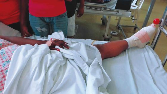 La receveuse a le pied écrasé - Le chauffeur : «Une marche et la porte étaient défectueuses»