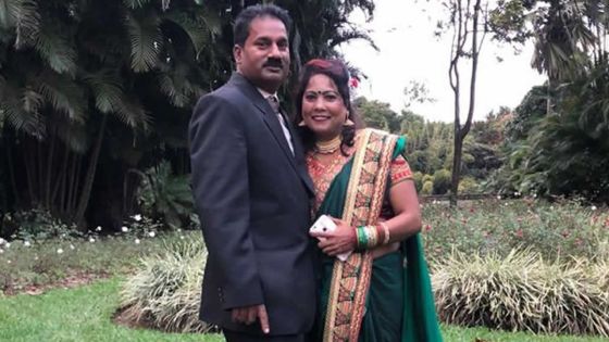 Koomadha Sawmynaden remet son téléphone à l’IT Unit