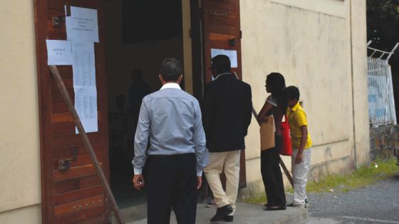 Éducation secondaire: les ‘degree holders’ préférés aux enseignants expérimentés