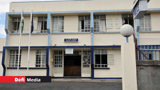 Dans un supermarché : elle dissimule des poissons frigorifiés dans son pantalon